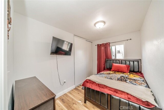 414 Iowa Ave, Riverside, CA 92507 - bedroom with wood finished floors and baseboards