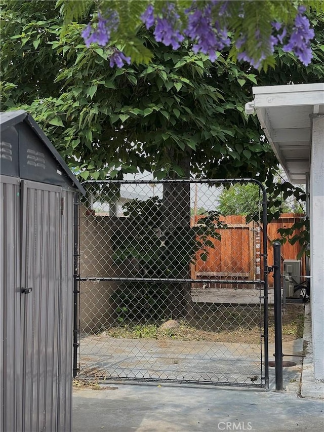 414 Iowa Ave, Riverside, CA 92507 - view of gate