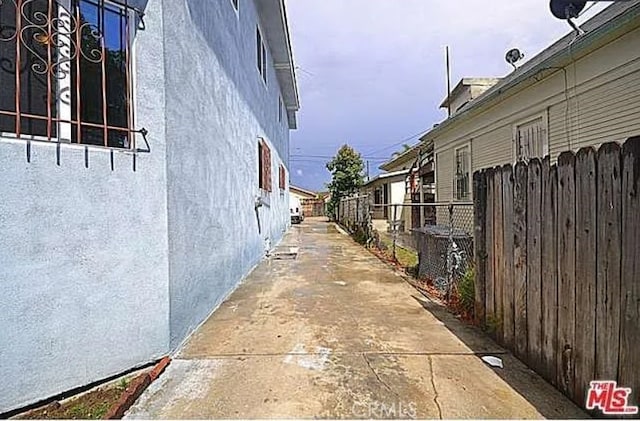 5102 Woodlawn Ave, Los Angeles, CA 90011 - view of road