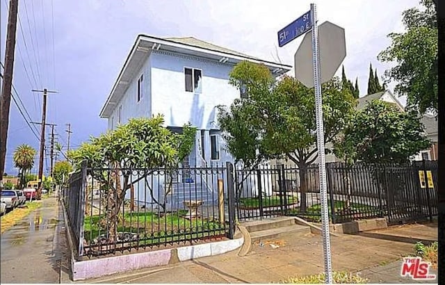 5102 Woodlawn Ave, Los Angeles, CA 90011 - view of front of home with stucco siding