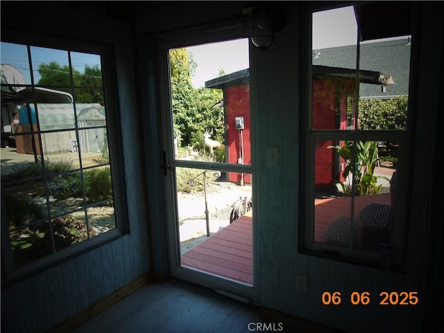 635 5th St, Willows, CA 95988 - entryway featuring healthy amount of natural light and wood finished floors