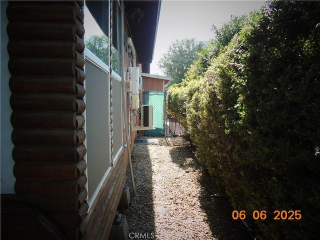 635 5th St, Willows, CA 95988 - view of side of home