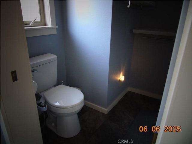 635 5th St, Willows, CA 95988 - bathroom featuring toilet and baseboards