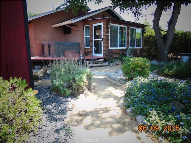 635 5th St, Willows, CA 95988 - entrance to property featuring a hot tub