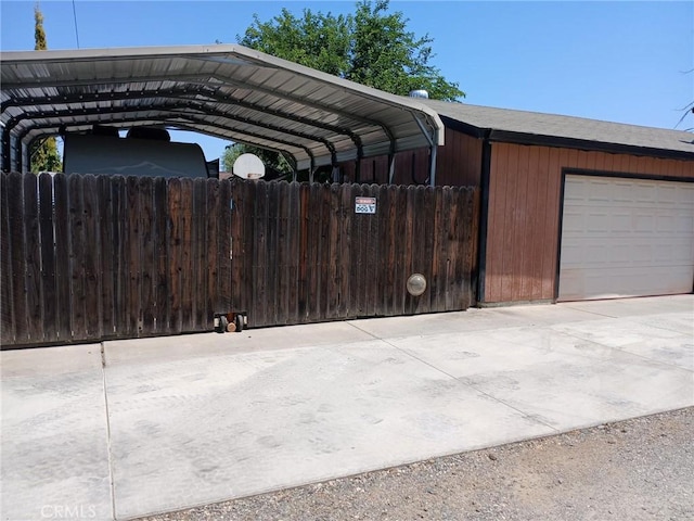 635 5th St, Willows, CA 95988 - view of car parking with a garage