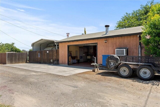 635 5th St, Willows, CA 95988 - back of property with driveway and a carport