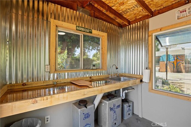 635 5th St, Willows, CA 95988 - sunroom / solarium with a sink