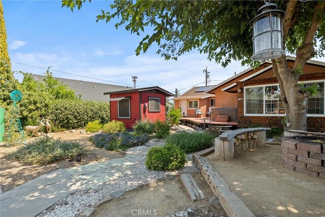 635 5th St, Willows, CA 95988 - view of front of home featuring an outdoor structure