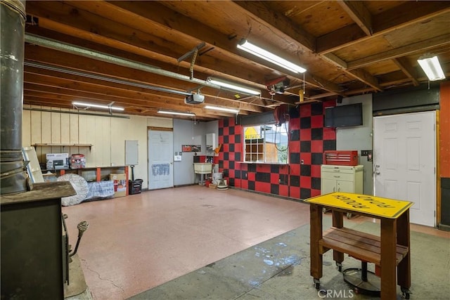 635 5th St, Willows, CA 95988 - garage with a garage door opener