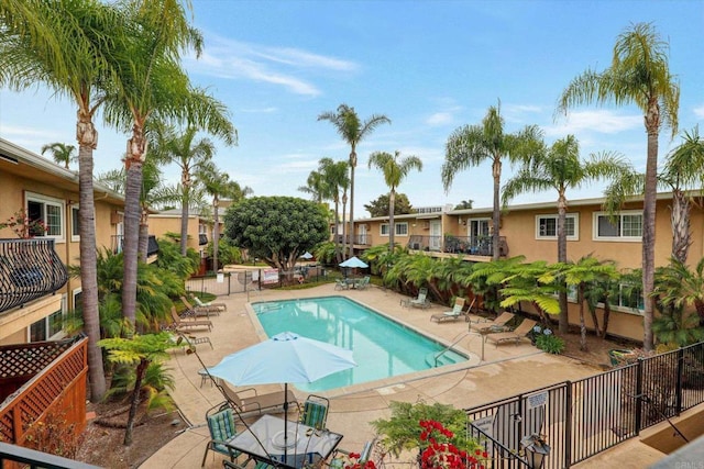 4570 54th St Unit 208, San Diego, CA 92115 - community pool with a patio area