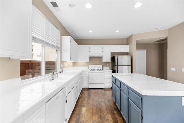 32702 Willowvail Cir, Temecula, CA 92592 - kitchen featuring white appliances, tile counters, a sink, white cabinetry, and dark wood-style floors