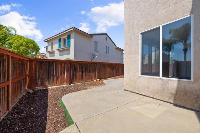 32702 Willowvail Cir, Temecula, CA 92592 - fenced backyard with a patio