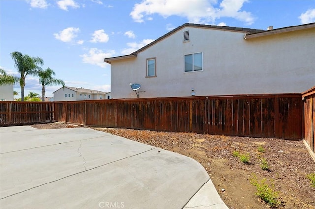32702 Willowvail Cir, Temecula, CA 92592 - fenced backyard with a patio