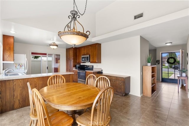 26231 Avenida Calidad, Mission Viejo, CA 92691 - tiled dining area featuring a sink