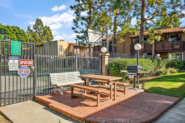 1000 W Macarthur Blvd Unit 44, Santa Ana, CA 92707 - surrounding community featuring outdoor dining area