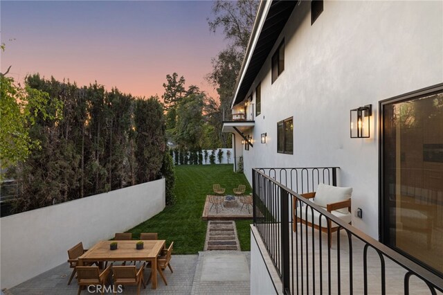 721 Wilson Ct, Burbank, CA 91501 - view of patio / terrace featuring outdoor dining area