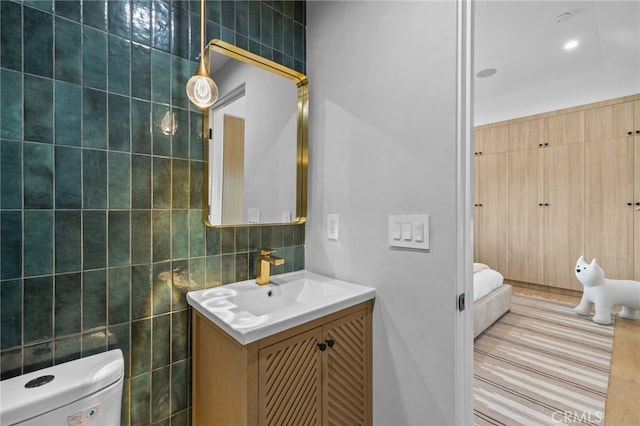 721 Wilson Ct, Burbank, CA 91501 - ensuite bathroom with vanity, toilet, and tile walls