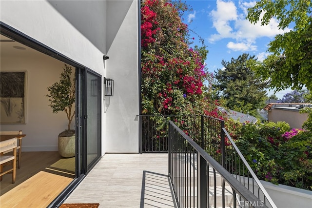 721 Wilson Ct, Burbank, CA 91501 - view of balcony