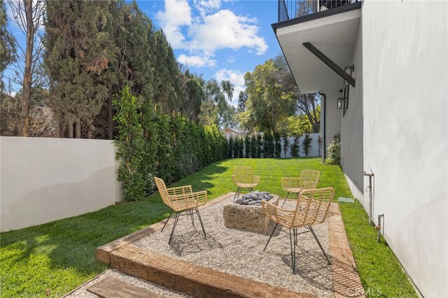 721 Wilson Ct, Burbank, CA 91501 - view of yard featuring a patio