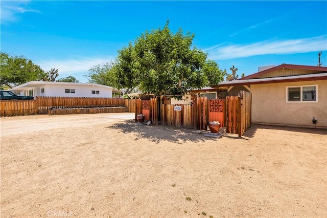 7608 Shawnee Trl, Yucca Valley, CA 92284 - view of yard