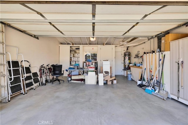 7608 Shawnee Trl, Yucca Valley, CA 92284 - garage with water heater