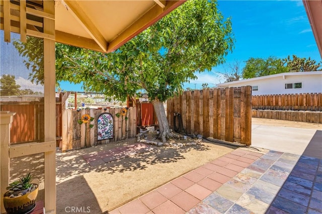7608 Shawnee Trl, Yucca Valley, CA 92284 - view of patio / terrace