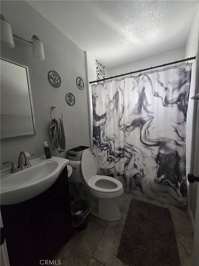 1212 Gen Ct, Barstow, CA 92311 - full bath featuring a textured ceiling, vanity, toilet, a textured wall, and curtained shower