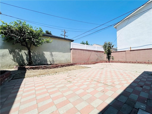 6008 Amos Ave, Lakewood, CA 90712 - view of patio / terrace