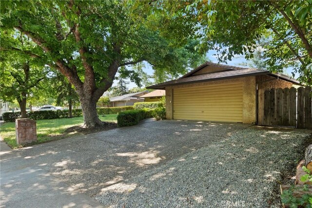 1018 Greenwich Dr, Chico, CA 95926 - garage featuring gravel driveway