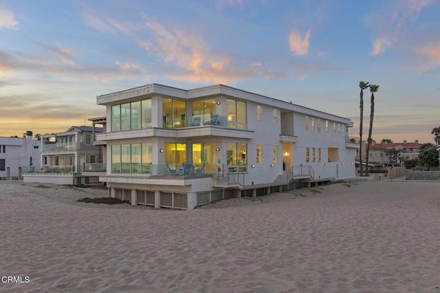 1135 Capri Way, Oxnard, CA 93035 - back of property featuring a balcony