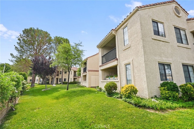 2554 Olive Dr Unit 38, Palmdale, CA 93550 - view of green lawn