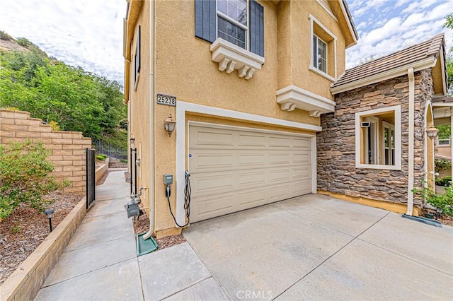 25238 Gloriso Ln, Stevenson Ranch, CA 91381 - garage featuring driveway