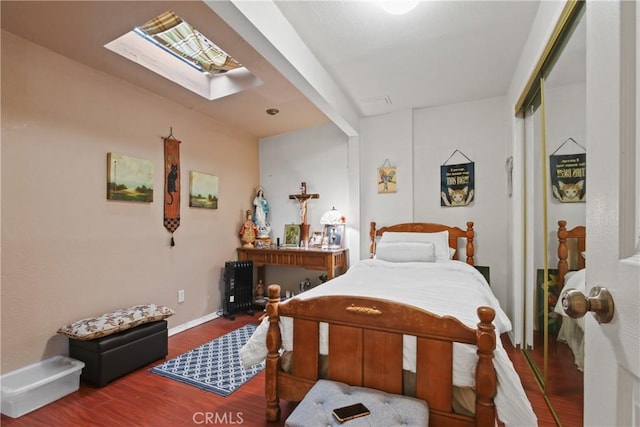 1419 S Redondo Blvd, Los Angeles, CA 90019 - bedroom featuring a skylight, wood finished floors, and baseboards