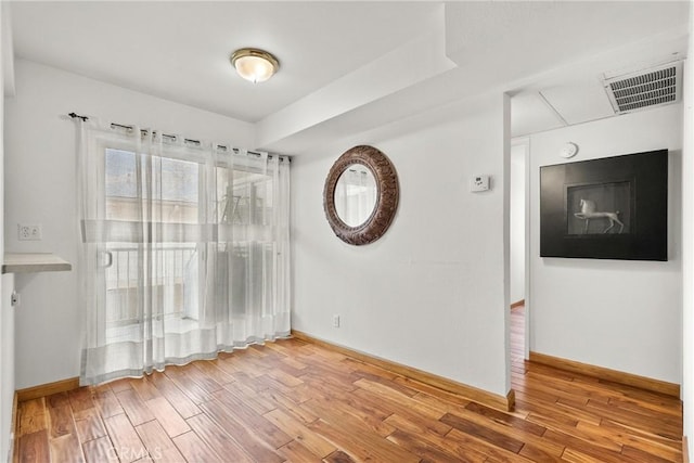 7641 Reseda Blvd Unit 108Z, Reseda, CA 91335 - unfurnished room featuring wood finished floors and baseboards