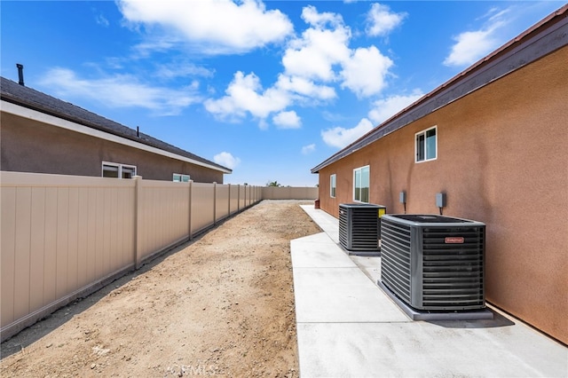 1243 Ansley Ln, Mentone, CA 92359 - fenced backyard with a patio area