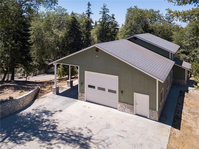 32557 Pine Cone Ct Unit A & B, Running Springs, CA 92382 - garage featuring driveway