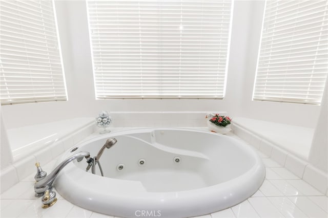 12830 Wildflower Ln, Riverside, CA 92503 - bathroom featuring a whirlpool tub