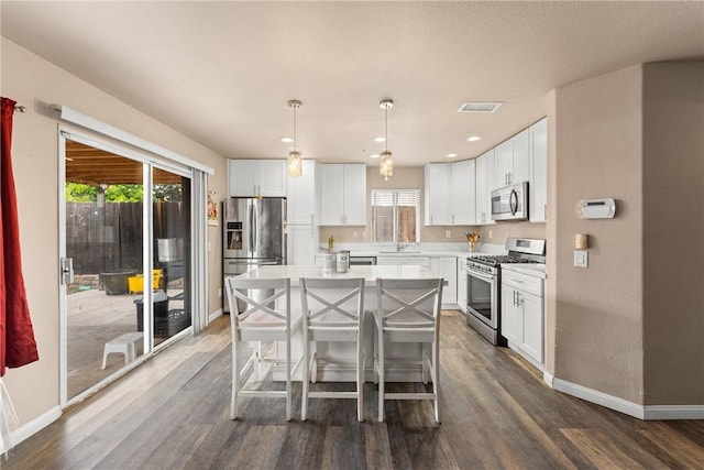 1149 Cochise Ct, Vista, CA 92084 - kitchen featuring appliances with stainless steel finishes, baseboards, a sink, dark wood-type flooring, and recessed lighting