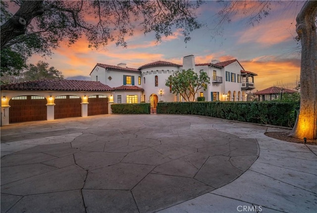 1812 Linda Vista Ave, Pasadena, CA 91103 - mediterranean / spanish home featuring curved driveway, stucco siding, an attached garage, and a tile roof