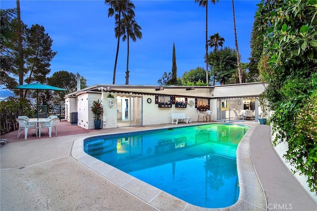 3935 Oakfield Dr, Sherman Oaks, CA 91423 - swimming pool featuring a patio