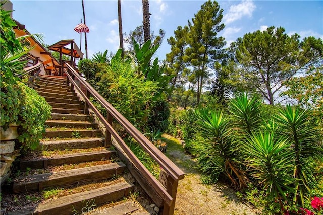 3935 Oakfield Dr, Sherman Oaks, CA 91423 - view of stairway