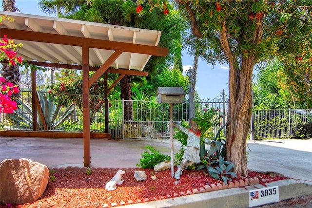3935 Oakfield Dr, Sherman Oaks, CA 91423 - exterior space