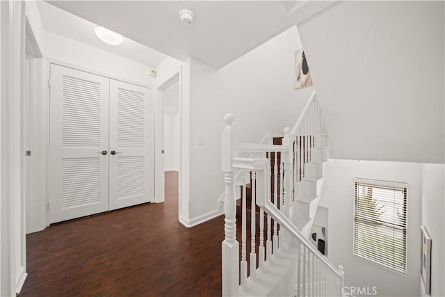 879 Michigan Blvd Unit B, Pasadena, CA 91107 - hall featuring an upstairs landing, wood finished floors, and baseboards