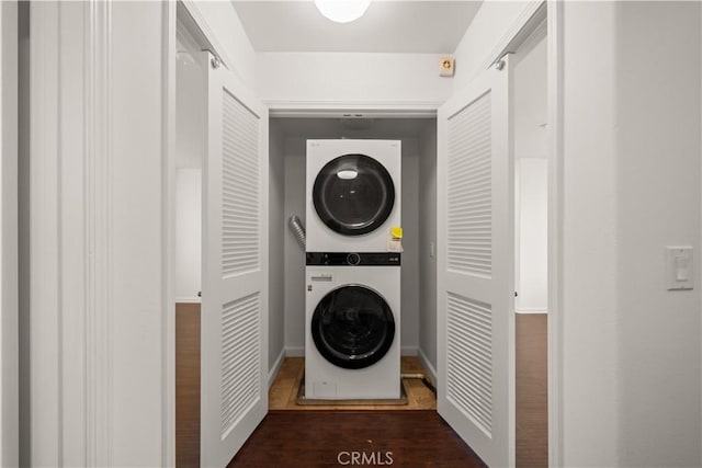879 Michigan Blvd Unit B, Pasadena, CA 91107 - washroom with stacked washer / dryer, wood finished floors, and baseboards