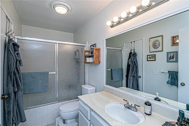 1168 E Foster Rd Unit B, Santa Maria, CA 93455 - full bathroom featuring vanity and shower / bath combination with glass door