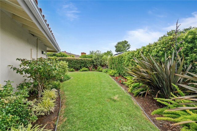 1162 Castlegate, North Tustin, CA 92705 - view of green lawn