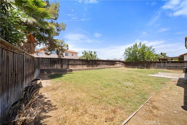 26577 Trumble Rd, Menifee, CA 92585 - fenced backyard featuring a patio