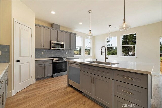 2395 Tokay Ct, Paradise, CA 95969 - kitchen featuring gray cabinets, stainless steel appliances, a sink, tasteful backsplash, and recessed lighting
