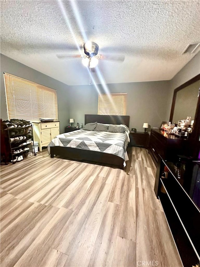 3346 Sunnyside Dr, Riverside, CA 92506 - bedroom featuring light wood finished floors, a textured ceiling, and ceiling fan