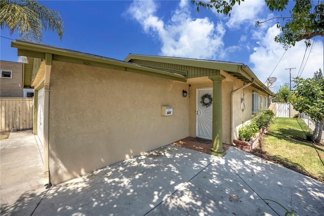 507 W La Jolla St, Placentia, CA 92870 - entrance to property with a patio area and stucco siding
